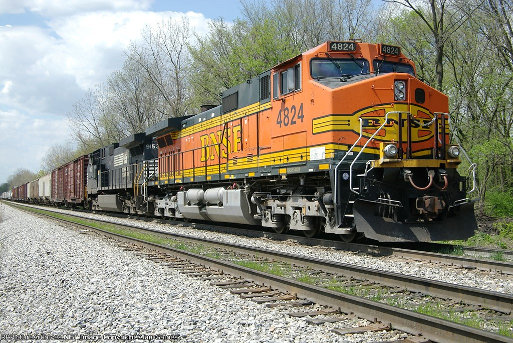 BNSF C44-9W 4824